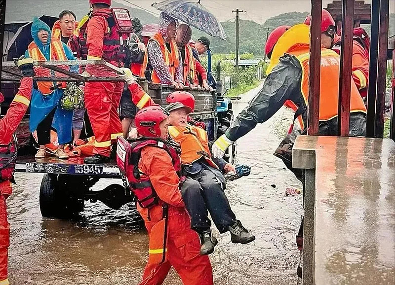广西大雨捐款炸出一群