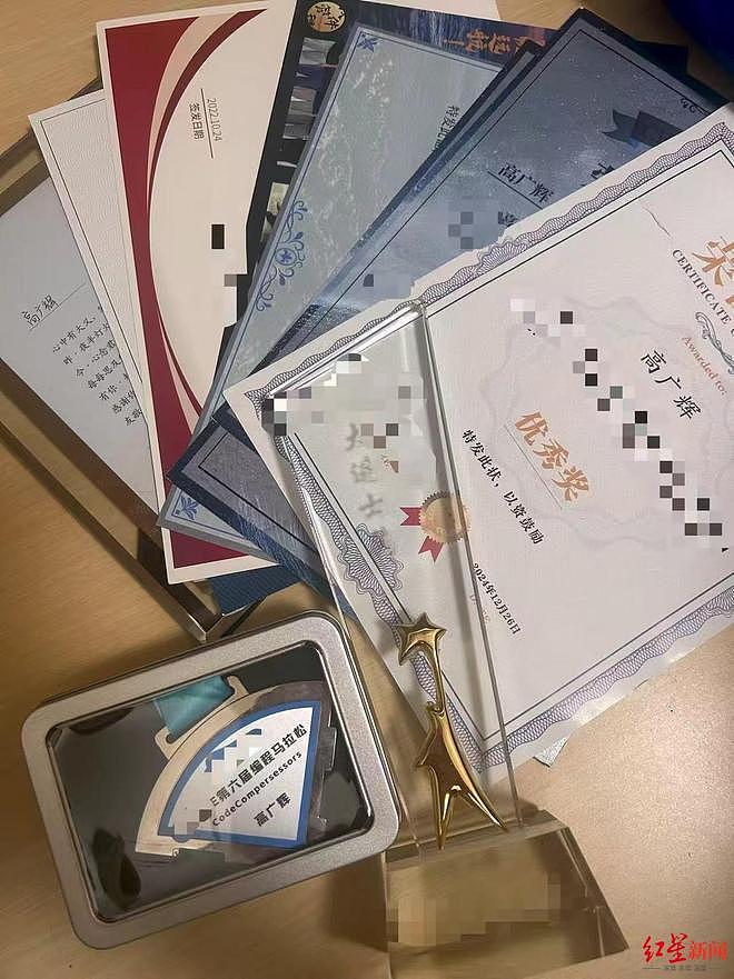 32岁程序员周末猝死后的200余天：被认定视同工伤 妻子经历网暴，3项诉讼开庭 - 5