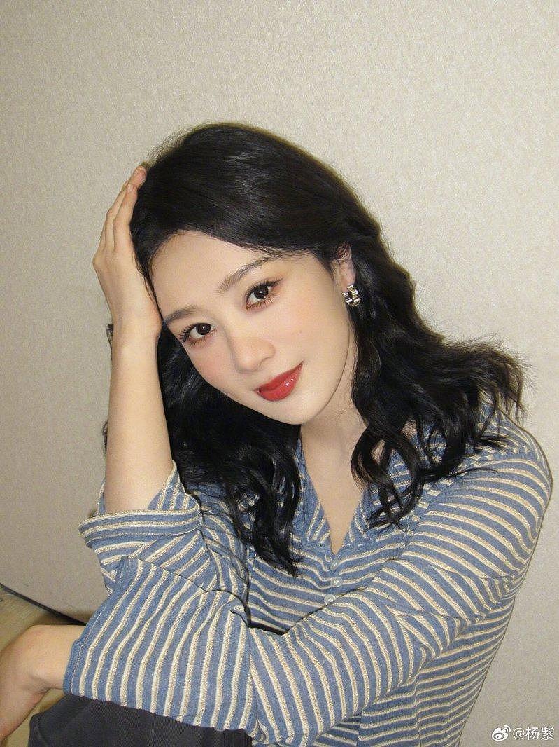七七事变纪念日，杨紫发文谢粉丝，有人骂有人挺… - 2