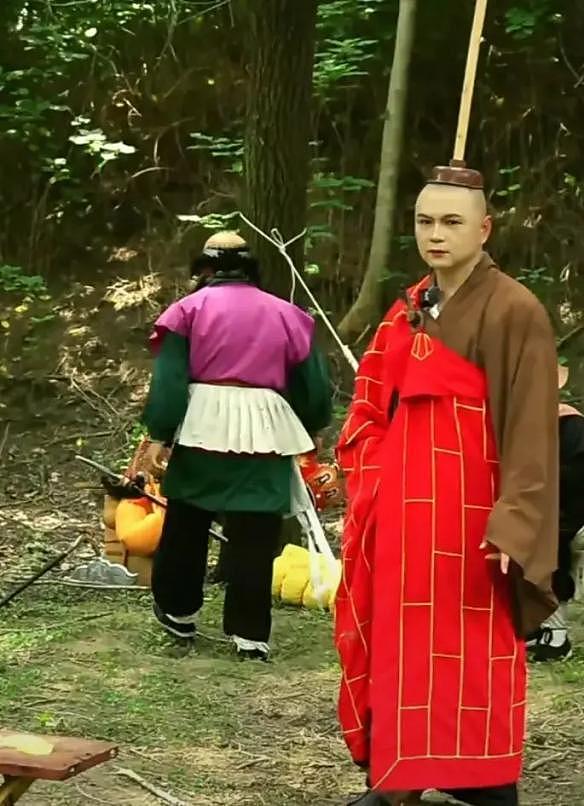 86版《西游记》再被颠覆！无剧本直播3天涨粉150万，110万网友围观“群妖乱舞”评论区笑疯 - 1
