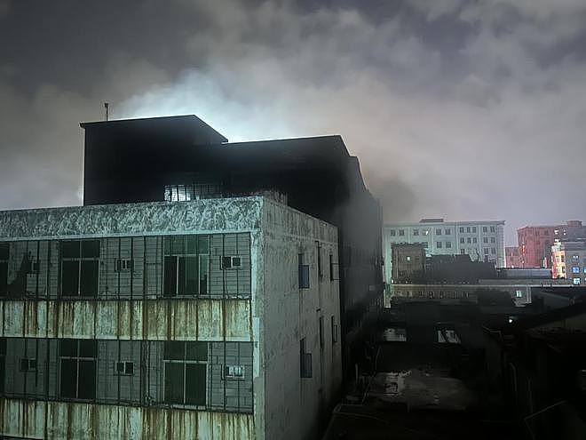 直击福建晋江鞋厂火灾现场：救援基本结束，火场勘验人员入场 - 1