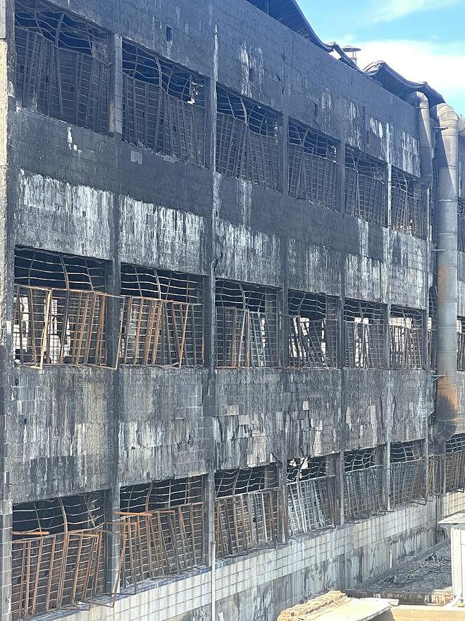 直击福建晋江鞋厂火灾现场：救援基本结束，火场勘验人员入场 - 5