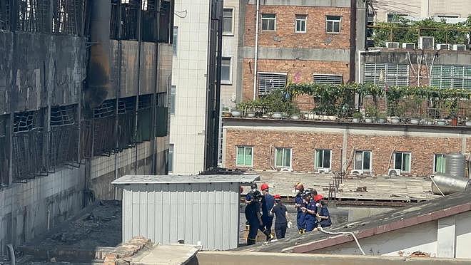直击福建晋江鞋厂火灾现场：救援基本结束，火场勘验人员入场 - 6