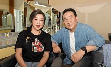 刘晓庆晒与姜昆合照！忆43年前春晚差点搞砸，网友却关注这事