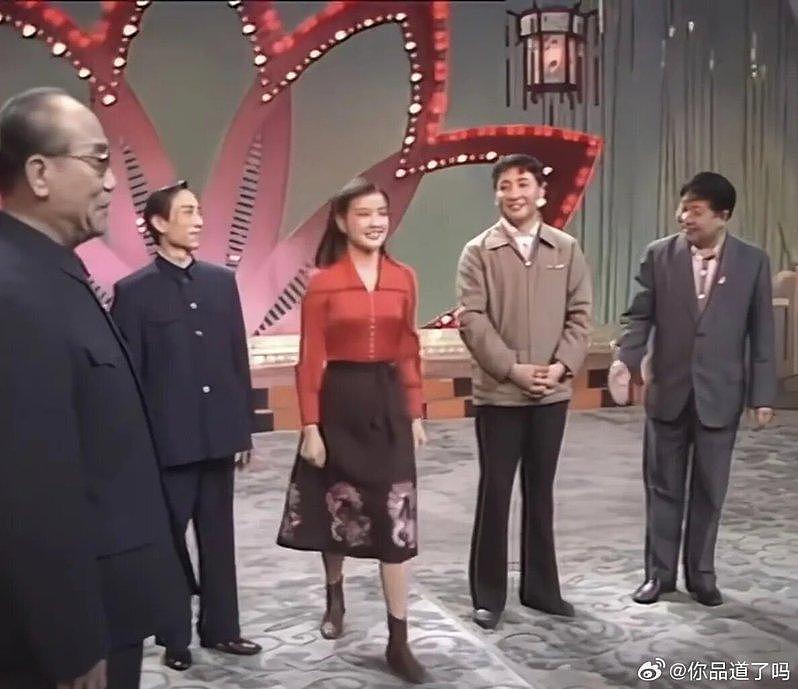 刘晓庆晒与姜昆合照!忆43年前春晚差点搞砸,网友却关注这事 - 2