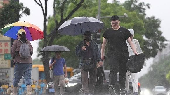 北京发最高级别暴雨红色预警，关闭181景区73家养老院，转移10万人 - 1