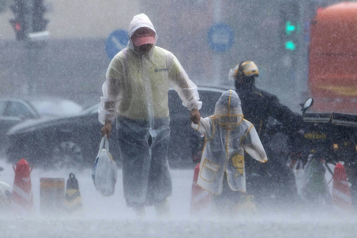 北京发最高级别暴雨红色预警，关闭181景区73家养老院，转移10万人 - 4