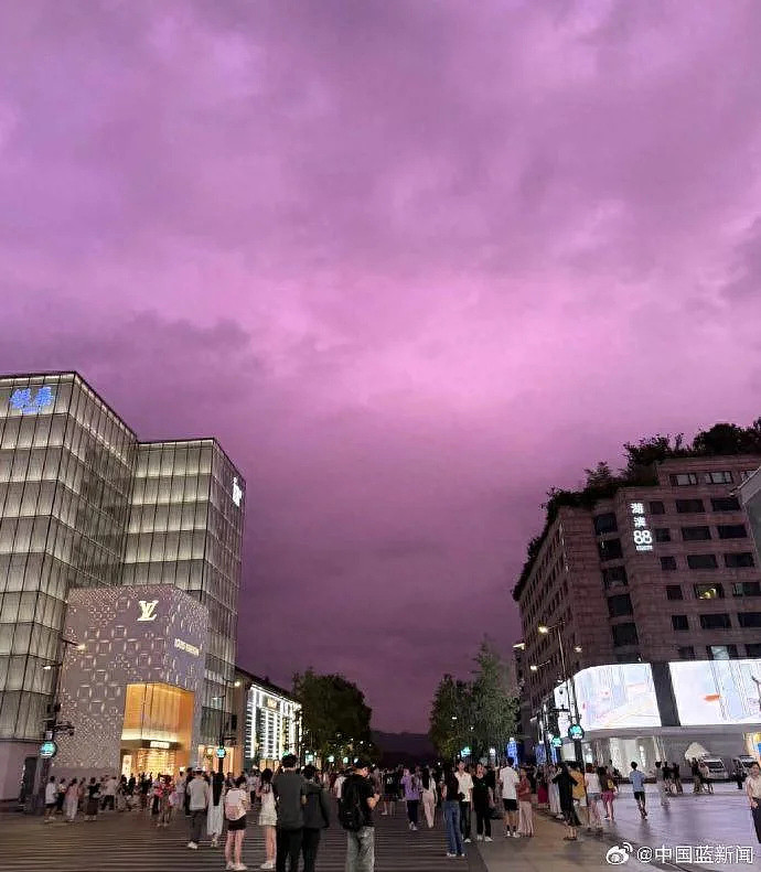 台风“巴威”来袭:沪杭粉紫天空刷屏,极端暴雨洪涝预警升级 - 8