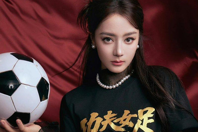 周星驰《功夫女足》票房2.5小时破亿，知名主持直言“好难看”引争议（图） - 1