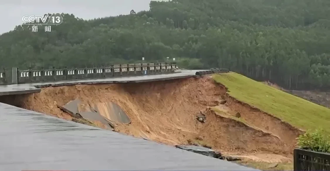 广西六蓝水库溃坝致26死:老旧水库如何应对极端降雨? - 11