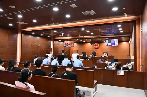 成都火锅店回收“口水油”熬制锅底!5名责任人被判刑 - 1