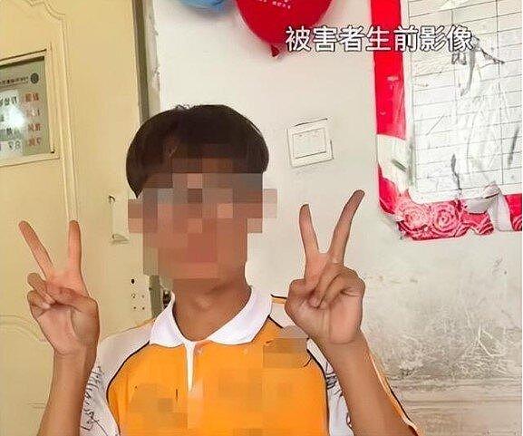 巷子里拍门玩闹,16岁高中生被捅死,最后和妈讲这2句话 - 1