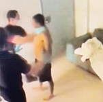 西澳医院保安疑似掐颈制服患者，监控曝光惹众怒！两人被停职