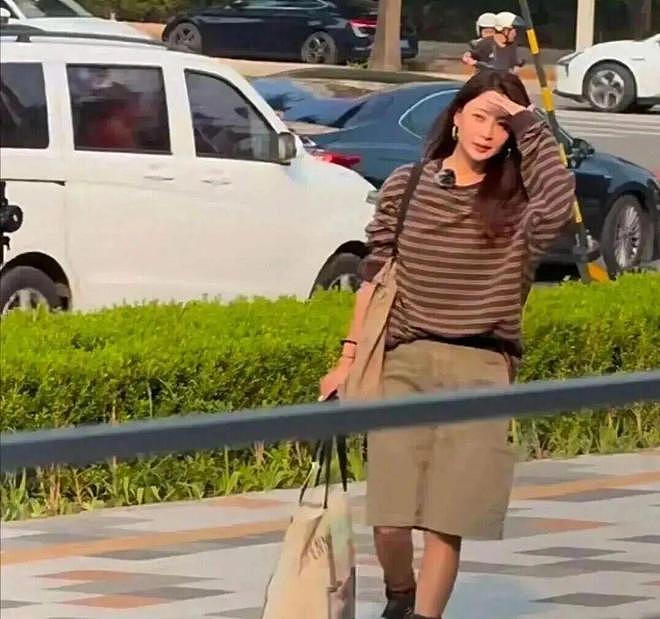 46岁殷桃现状:定居北京,丈夫入狱前已离婚,如今单身没孩子,活得很潇洒 - 1