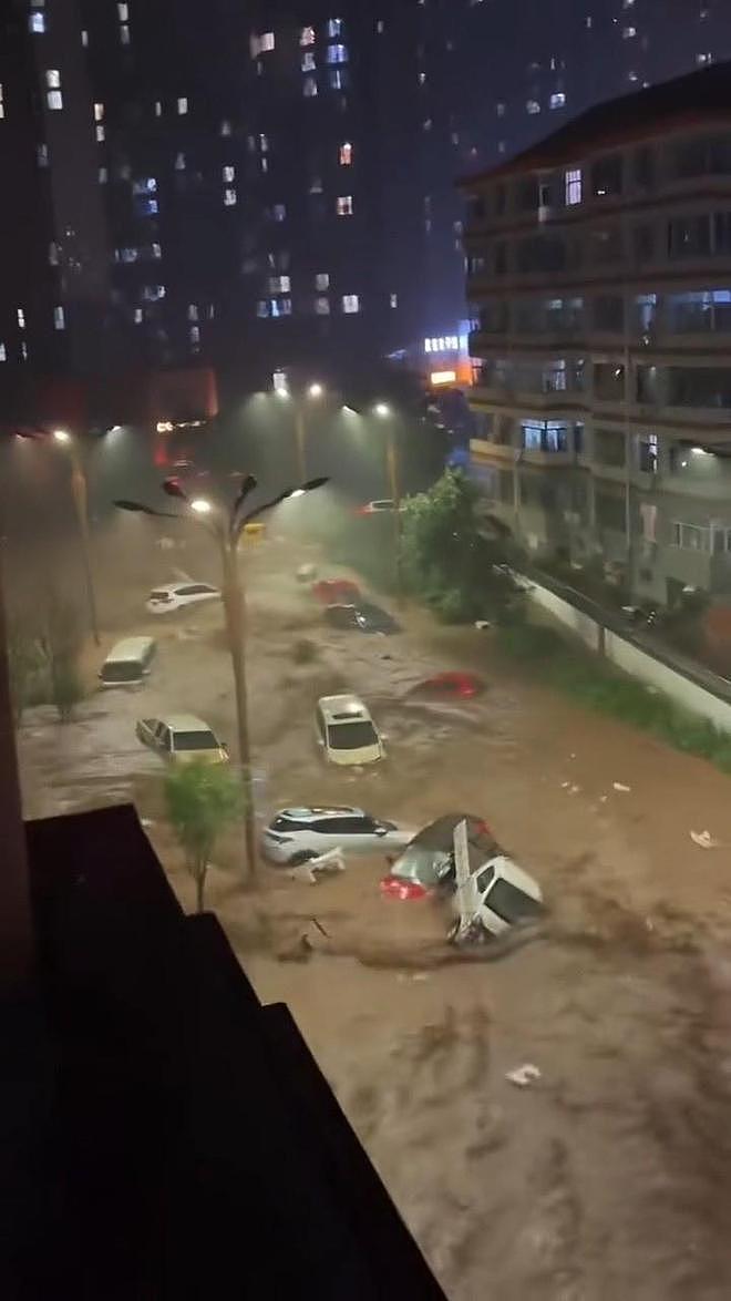 河北出现极端强降雨！私家车被冲走，多地交通中断（组图） - 1