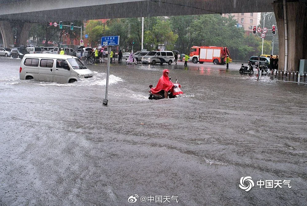 沈阳现破纪录大暴雨,街道行车如行船(组图) - 4