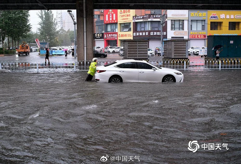 沈阳现破纪录大暴雨,街道行车如行船(组图) - 5