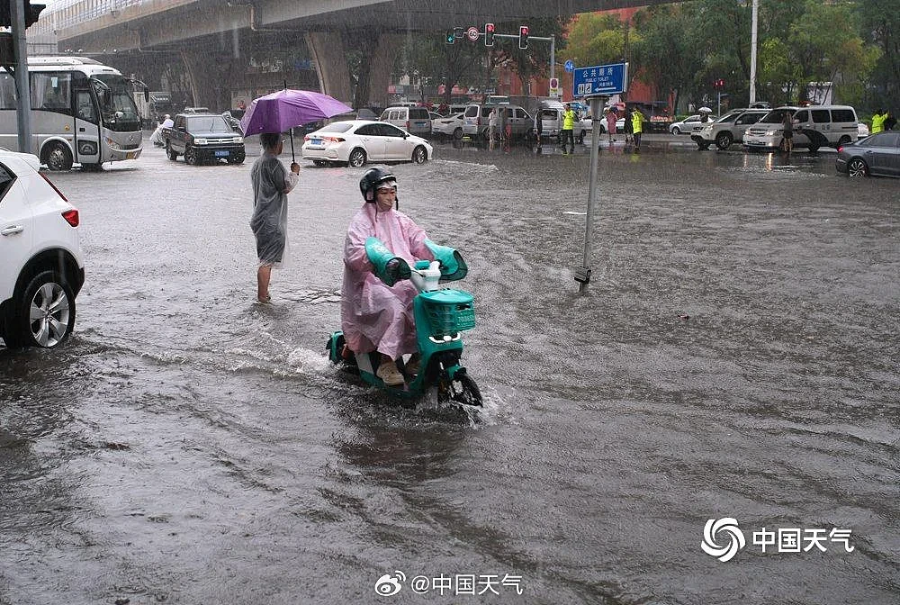 沈阳现破纪录大暴雨,街道行车如行船(组图) - 6
