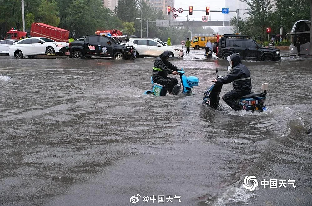 沈阳现破纪录大暴雨,街道行车如行船(组图) - 8