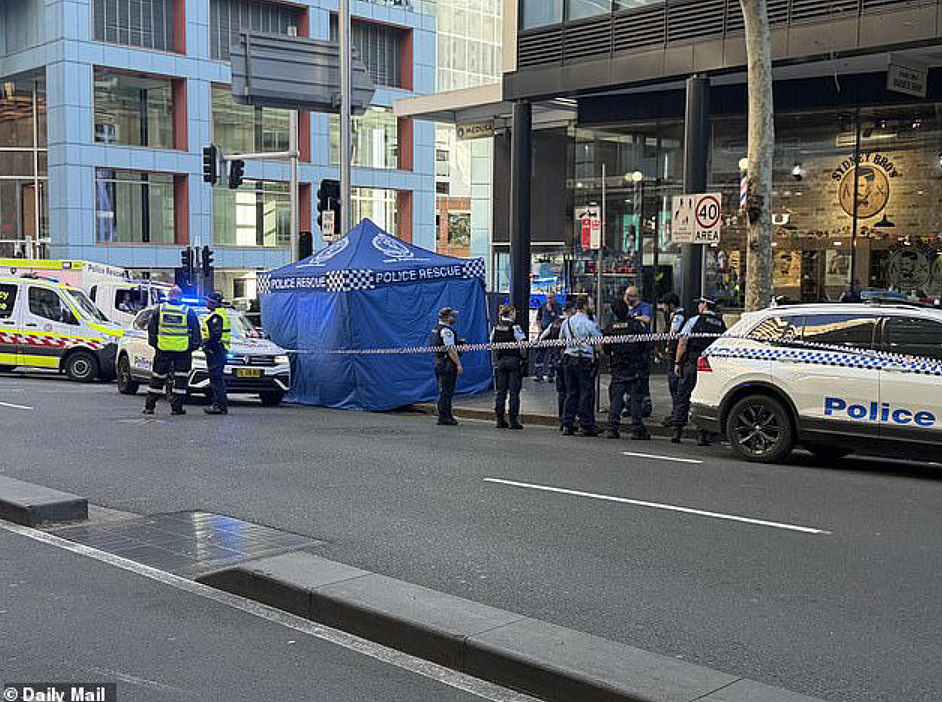 澳首府城市CBD出事!男子坠楼身亡疑似自杀,现场20人震惊落泪(视频/组图) - 2