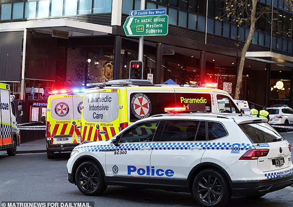 澳首府城市CBD出事!男子坠楼身亡疑似自杀,现场20人震惊落泪(视频/组图) - 3