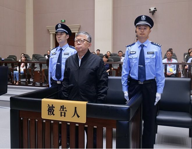 一个地方中层干部,30年里,日均受贿近20万元! - 1