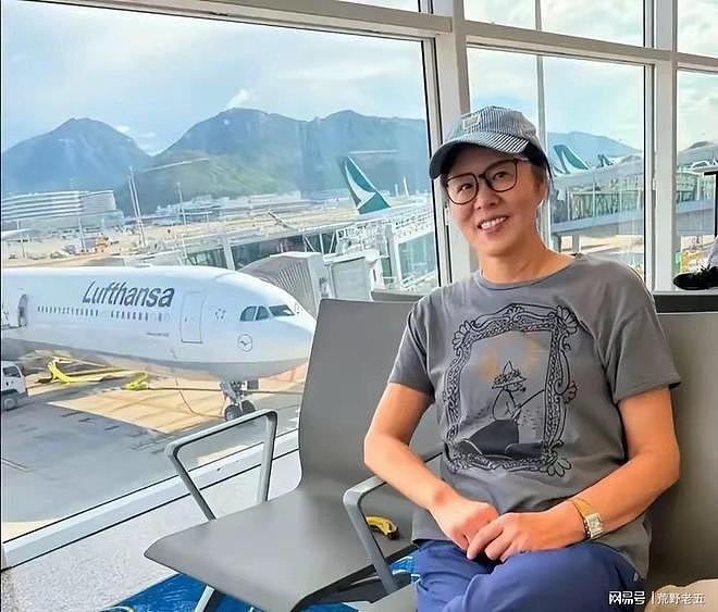 64岁郎平低调返京!穿搭简约随性,身形清瘦状态格外惊艳(组图) - 5