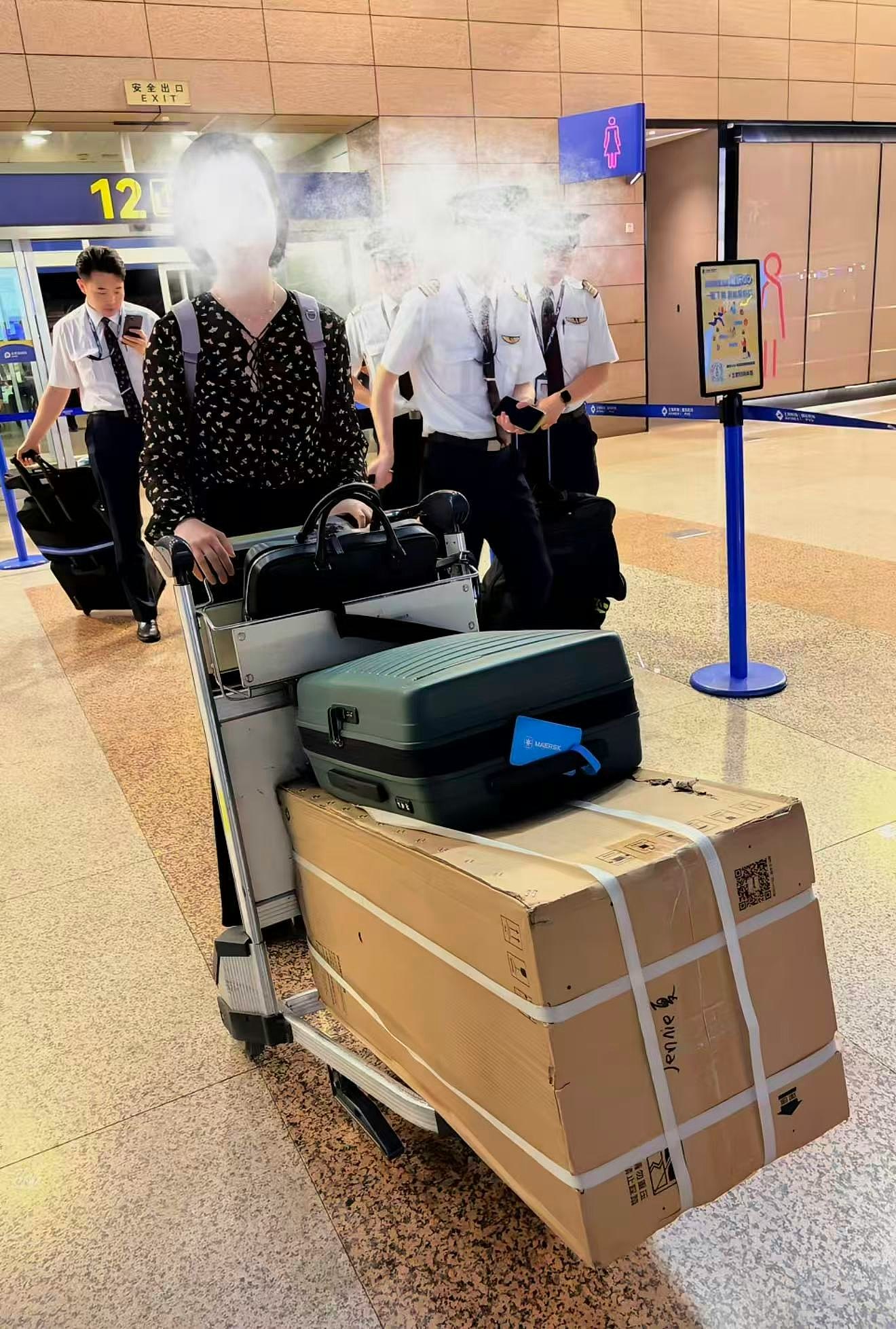 法国男上海出差“人肉”带回空调送九旬母,全套仅¥1412(组图) - 4