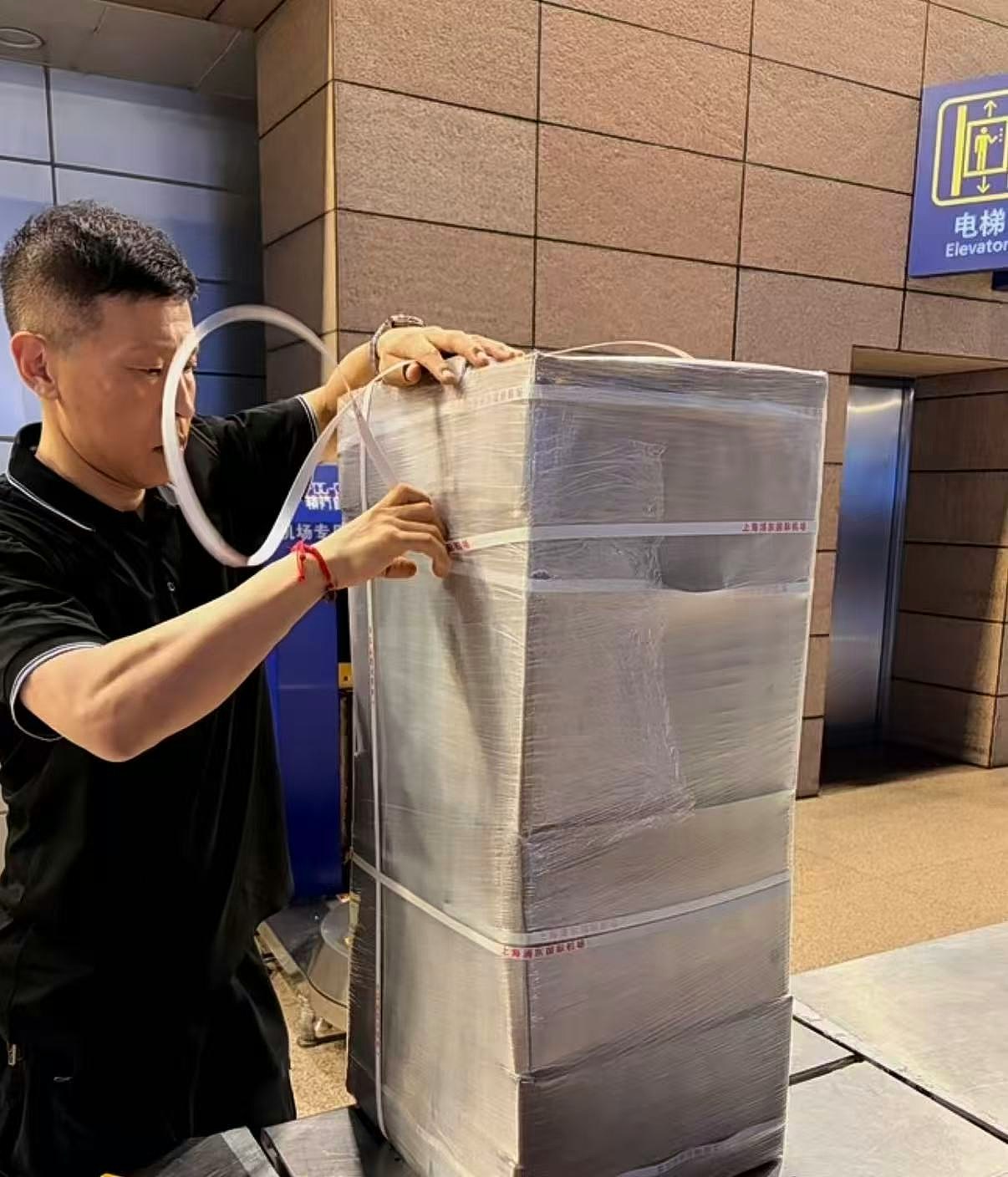 法国男上海出差“人肉”带回空调送九旬母,全套仅¥1412(组图) - 7