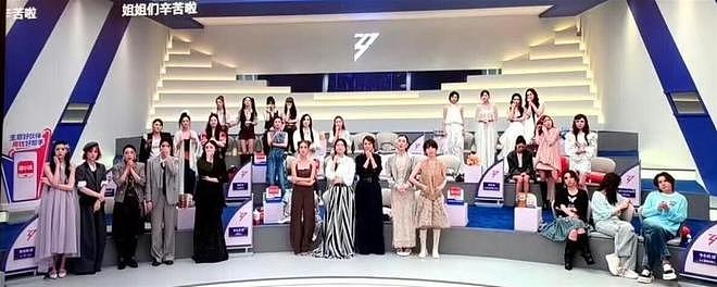 和王濛戴同款手链被抓包!李小冉突被爆已离婚上热搜第一(组图) - 3