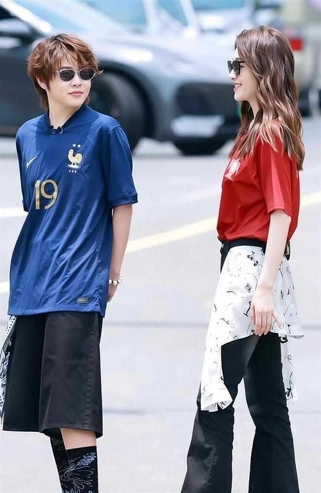 和王濛戴同款手链被抓包!李小冉突被爆已离婚上热搜第一(组图) - 5