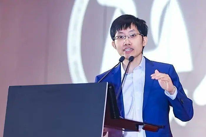 梁文锋身价360亿美元！跃全球AI首富，超越OpenAI创始人（组图） - 1