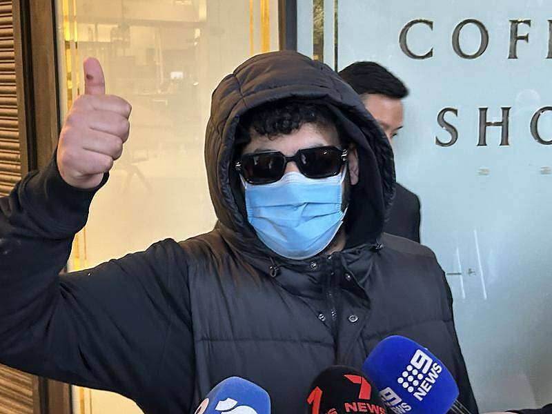 法国外卖小哥开车撞上喷泉，被罚$1100禁驾6个月！离庭时高喊“谢谢澳洲”（组图） - 1