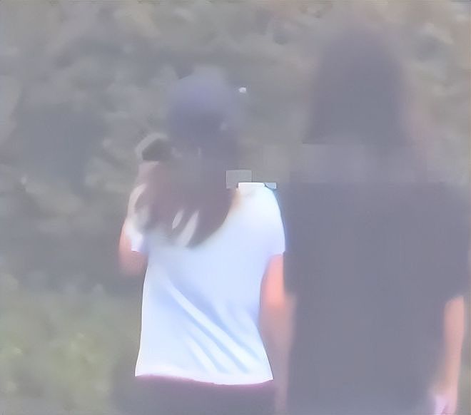 顶流导演恋情被曝!和小13岁女友街头秀恩爱,反倒迎来全网祝福声(组图) - 4