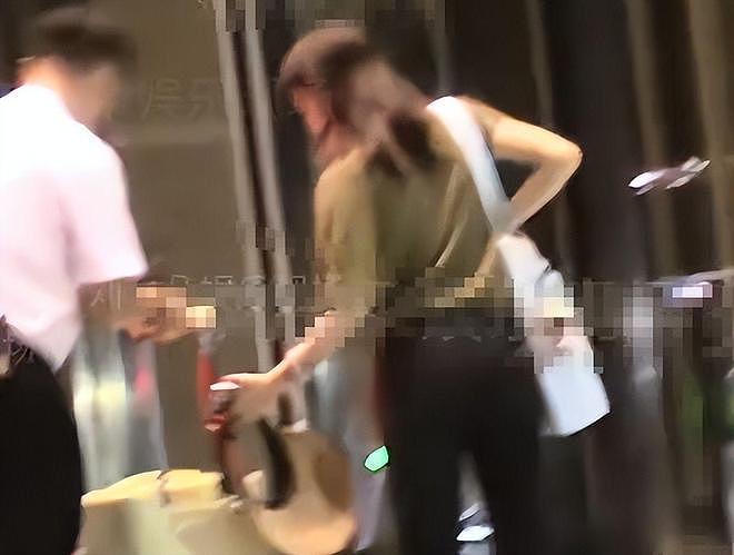 顶流导演恋情被曝!和小13岁女友街头秀恩爱,反倒迎来全网祝福声(组图) - 14