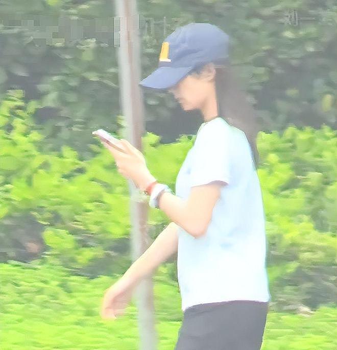 顶流导演恋情被曝!和小13岁女友街头秀恩爱,反倒迎来全网祝福声(组图) - 20