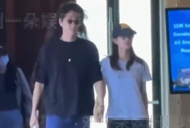 顶流导演恋情被曝!和小13岁女友街头秀恩爱,反倒迎来全网祝福声(组图) - 21