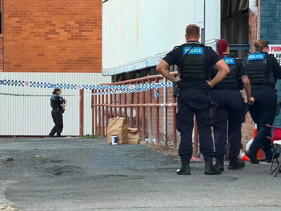 澳商业区发生命案,1女子离奇死亡!警方封锁现场展开调查 - 2