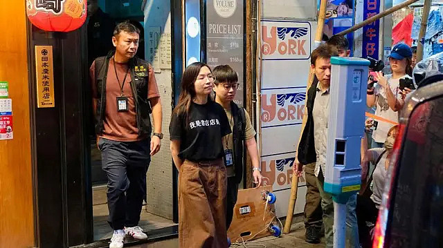 香港“禁书时代”:国安法生效后,那些被下架、点名与检走的书 - 9