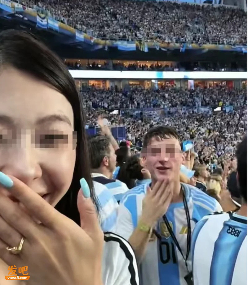 中国女生被阿根廷男球迷搭讪: 1小时从接吻到求婚 - 1