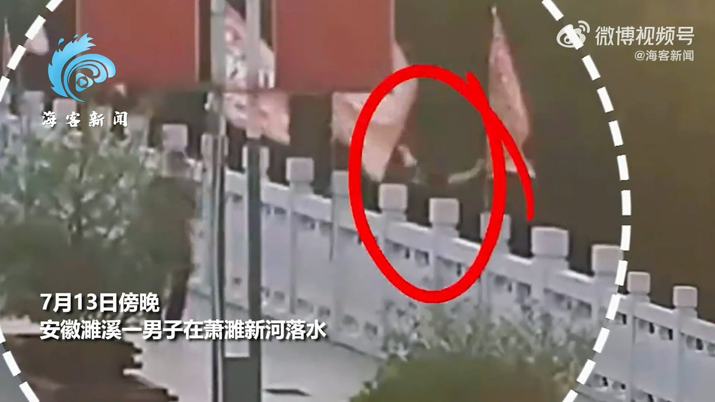 安徽71岁大妈跳4米深河救人!拖回男子后悄悄离开(组图) - 5