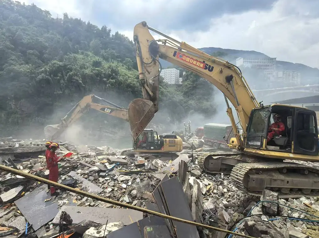 重庆山体崩塌已致8死，34人失联！居民喊撤离无人回应（组图） - 2