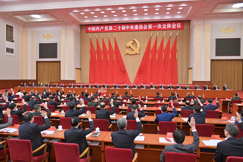 官员被挂简历=落马预告？中国体制内黑产链浮出水面 - 1