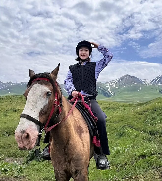 卷款18亿逃英国、给杨振宁戴绿帽?丧夫9个月后,翁帆又遇上难题 - 1