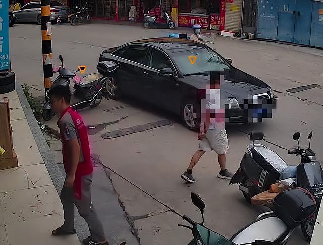 监控视频曝光!广东男子快递站砍死村书记,站门口打110报警 - 2