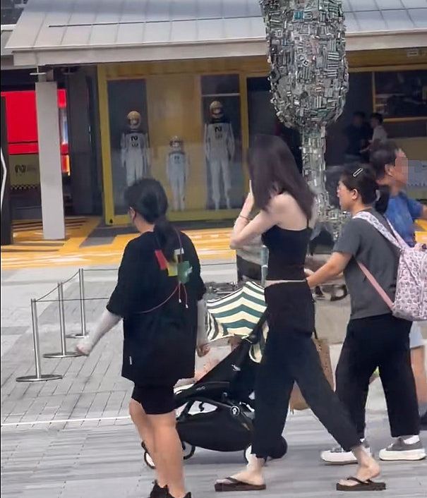 陈伟霆一家三口度假被偶遇！两保姆随行，贴身护子阵仗大（组图） - 3