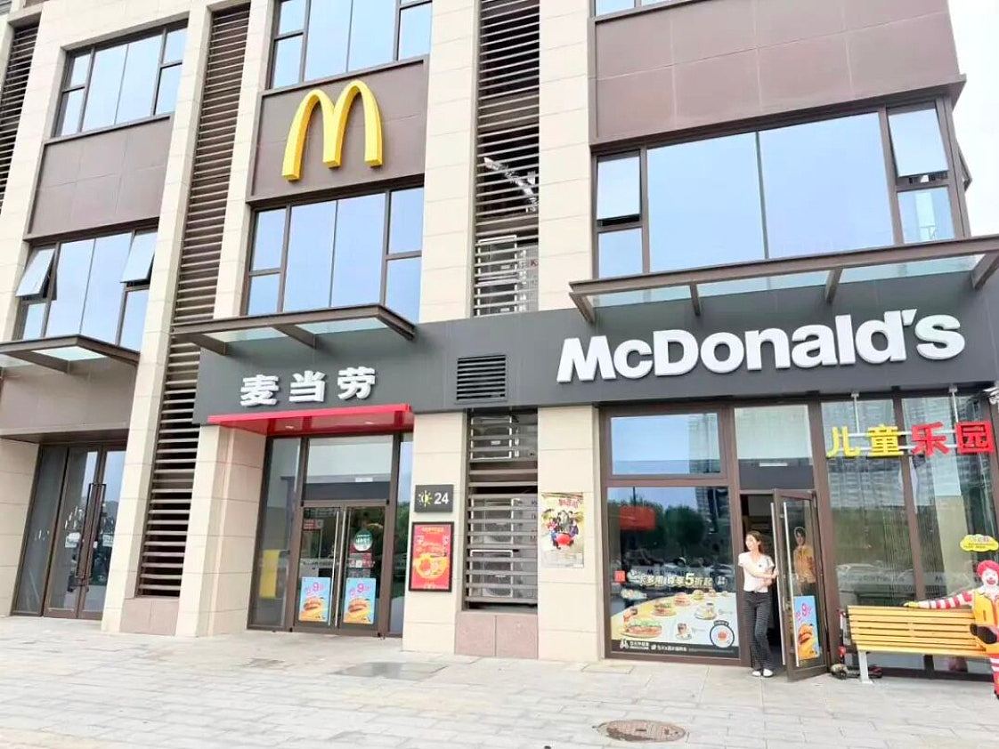 河南麦当劳店员被举报往可乐吐口水,涉事店员:吹掉可乐泡沫(组图) - 5