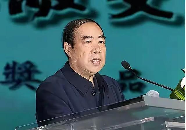 74岁贾平凹晚节不保!多重糗事被扒,网友:什么鸡下什么蛋!(组图) - 5