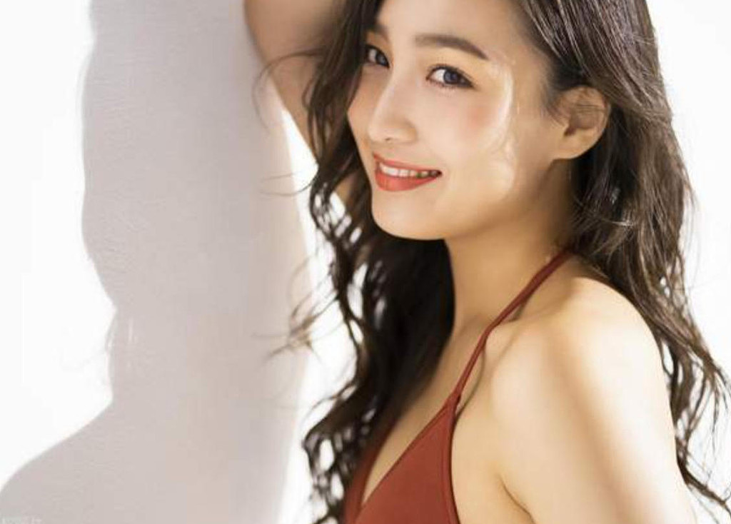 27岁在悉尼当“捞女”,睡了4个澳洲矿主,存款摁着计算器数三遍零(组图) - 1