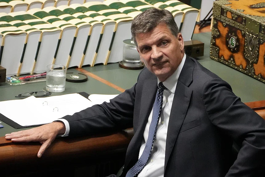 韩森陪同澳洲首富出席D&G时装秀,加入精英圈恐丢澳人支持(组图) - 4